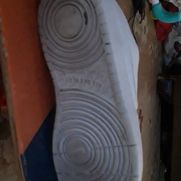 I am selling white nikes air forces - Picture 3 of 5